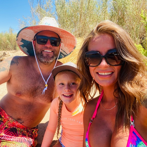 🌺A little about Us🌺 - Picture 15 of 16